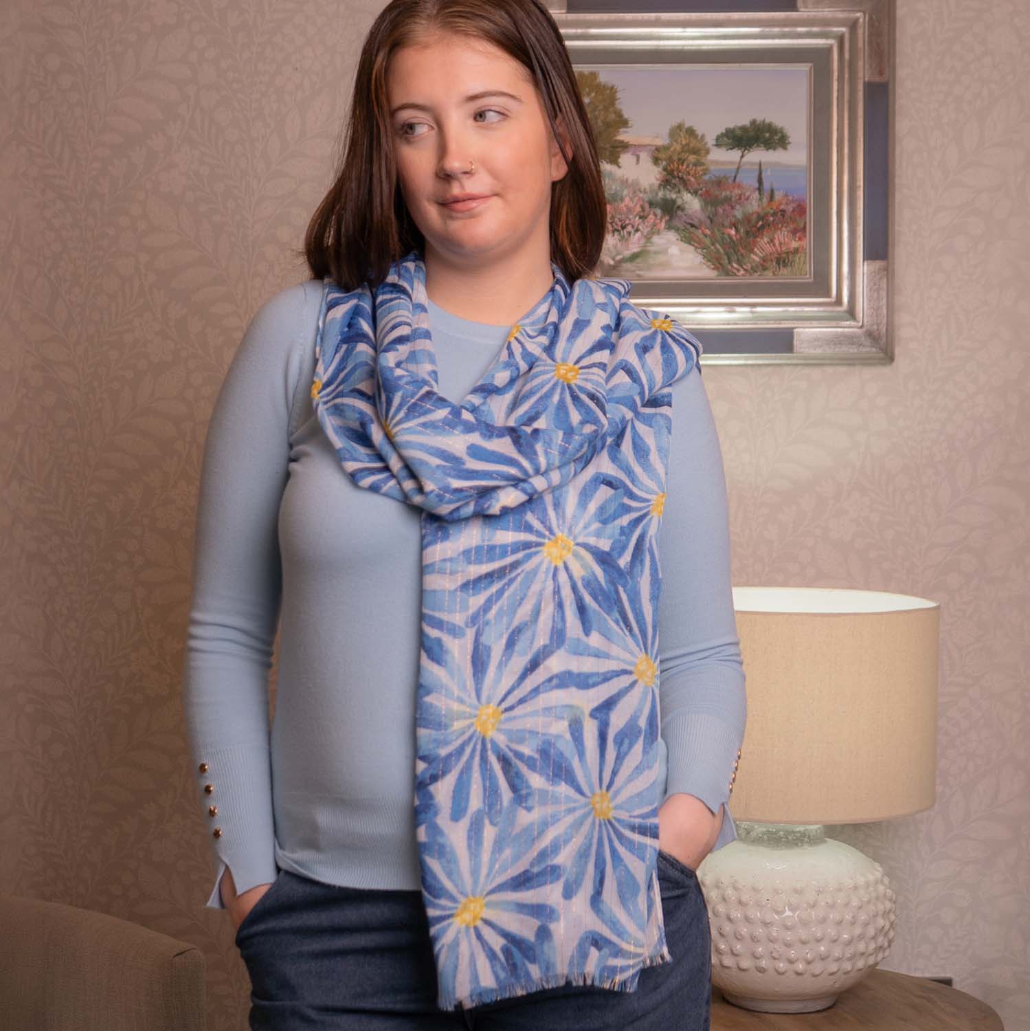 LIGHTWEIGHT SCARF DAISY PRINT BLUE
