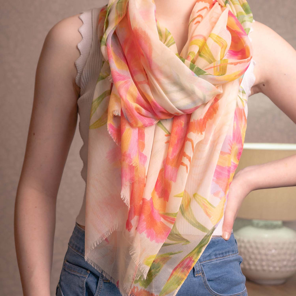 LIGHTWEIGHT SCARF TROPICAL PRINT CREAM