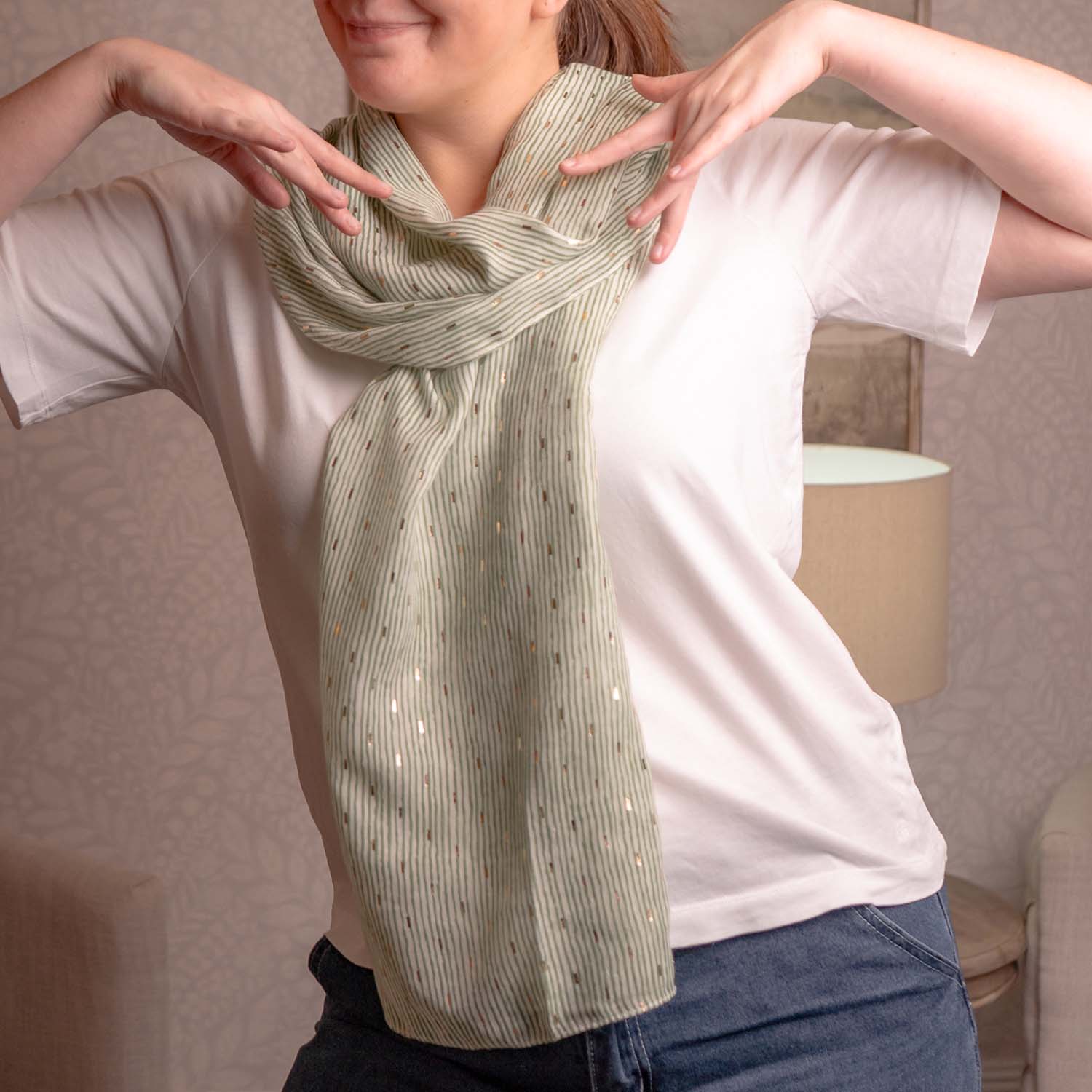 LIGHTWEIGHT SCARF METALLIC STRIPES GREEN