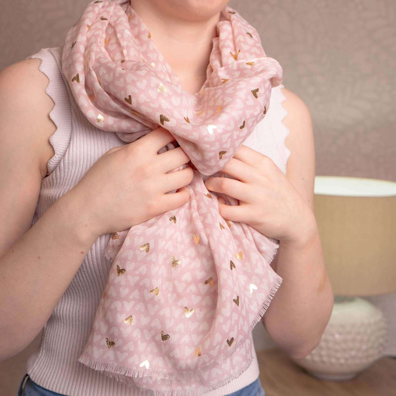 LIGHTWEIGHT SCARF METALLIC HEARTS PINK
