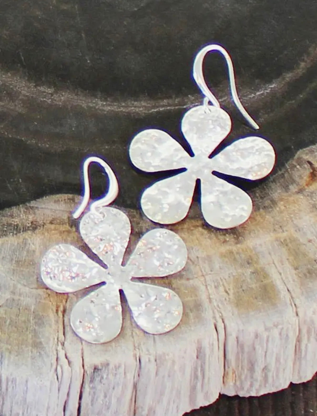 TEXTURED FLOWER EARRINGS