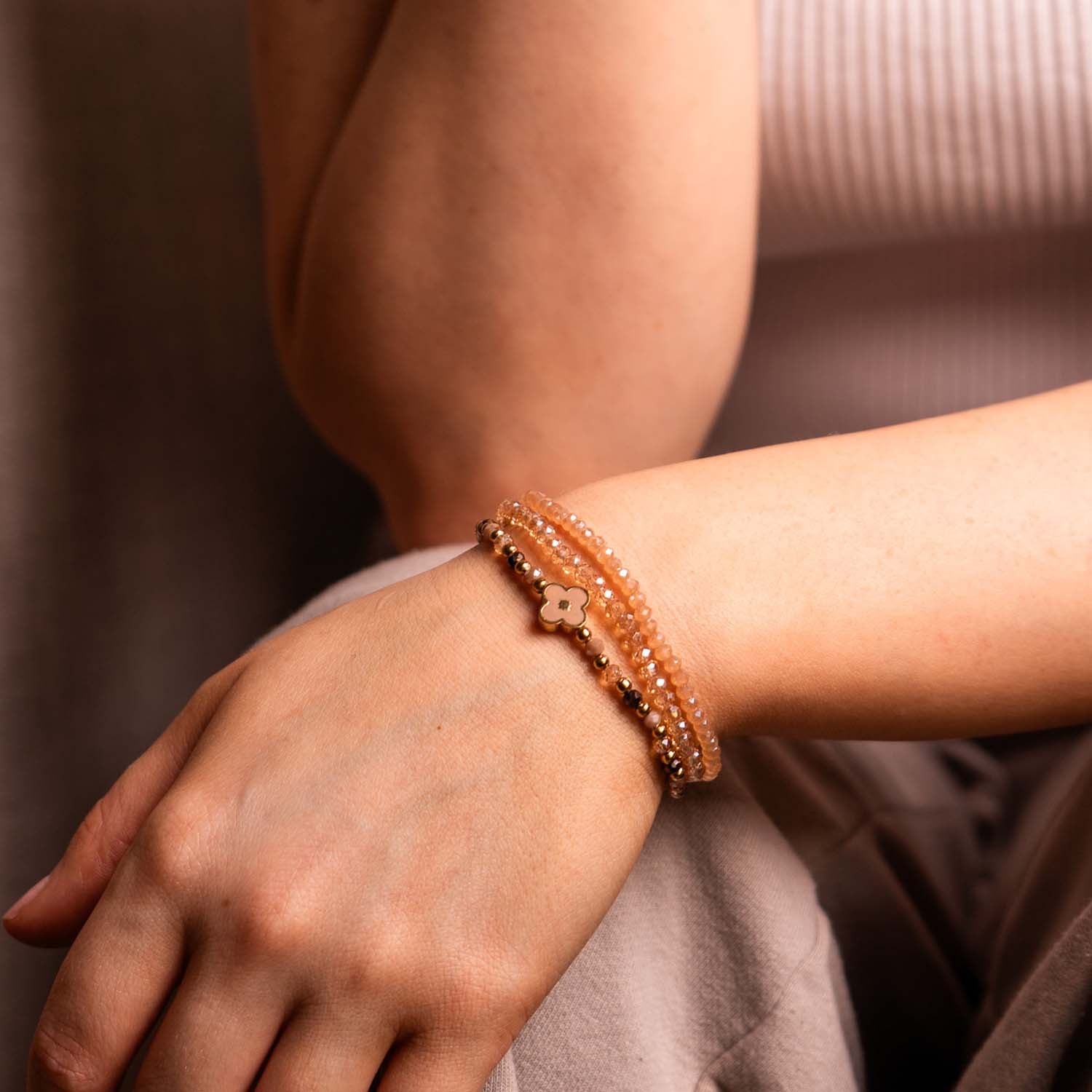 BRACELET HANDMADE CREAM GLASS BEADS 14K GOLD PLATED