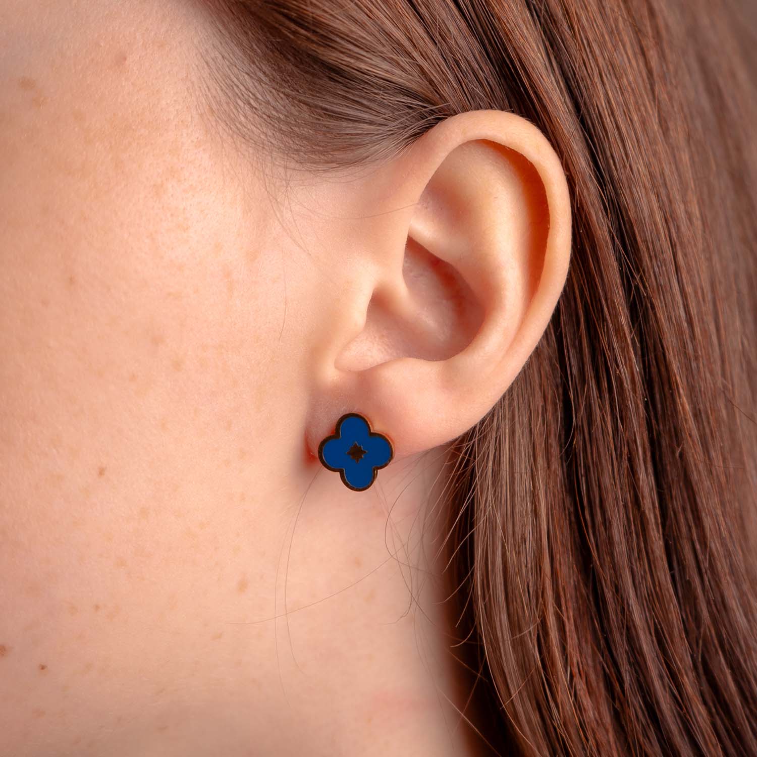 STUD EARRING ENAMEL FLOWER BLUE 14K GOLD PLATED