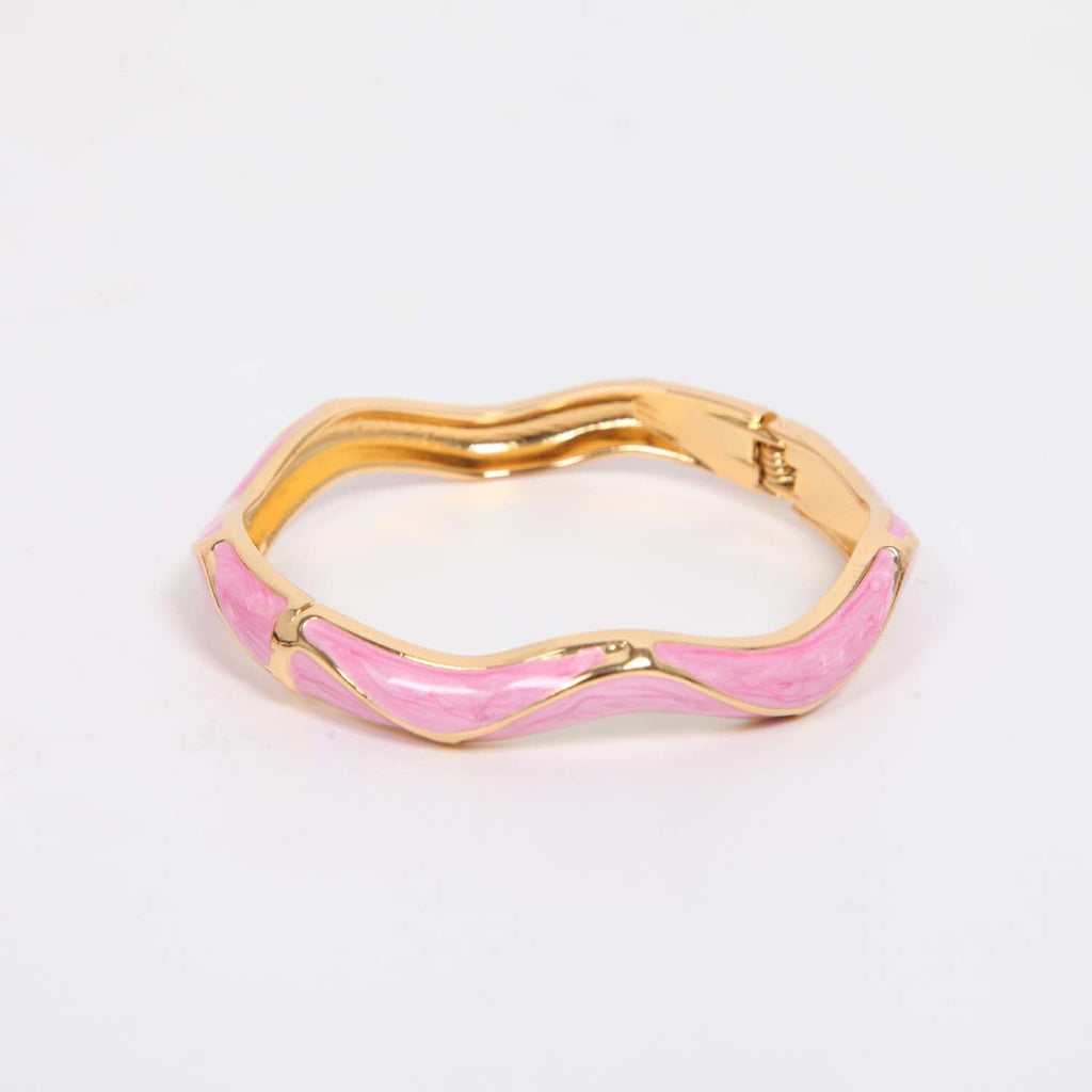 BANGLE HINGED ENAMEL WAVE DETAIL PINK