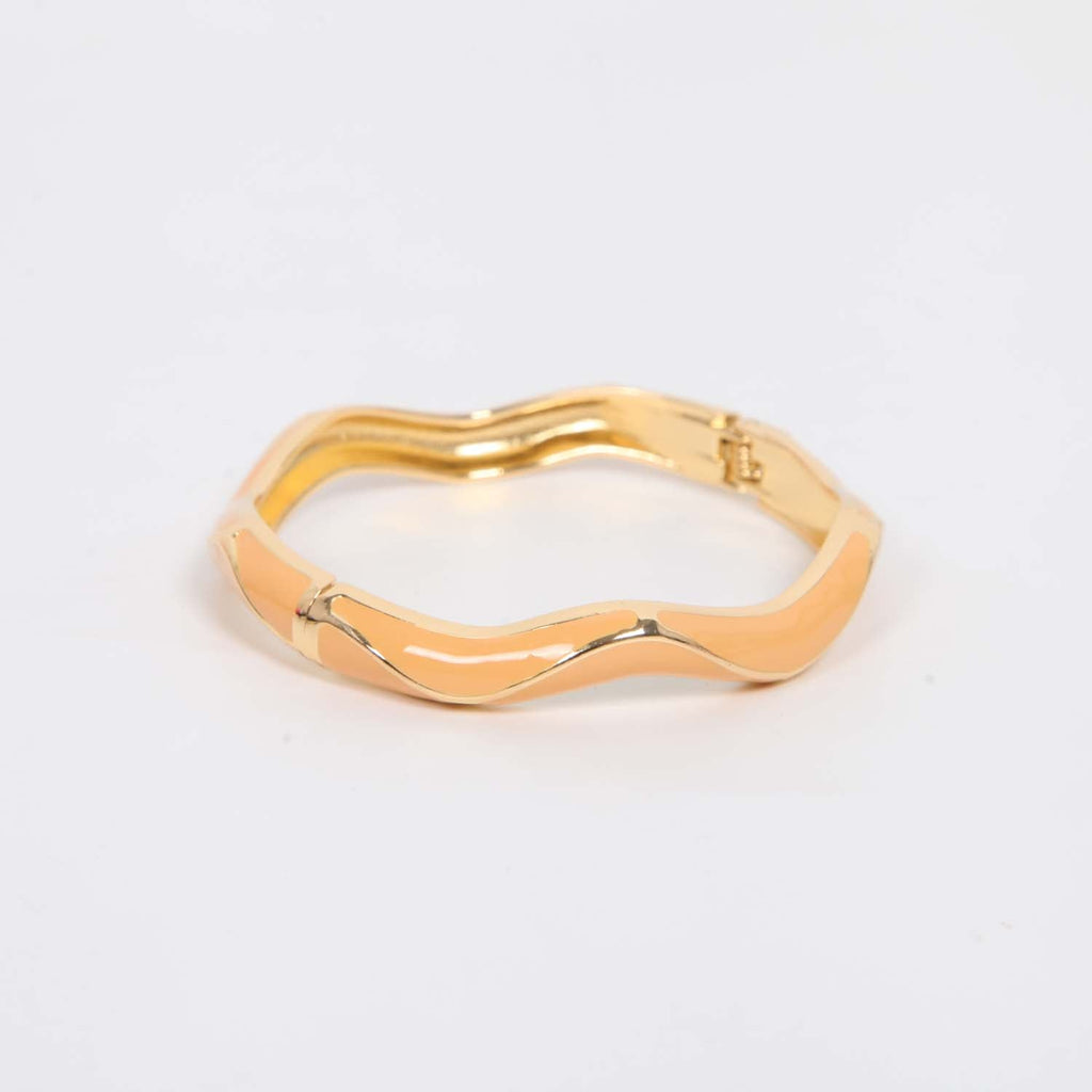 BANGLE HINGED ENAMEL WAVE DETAIL TAUPE