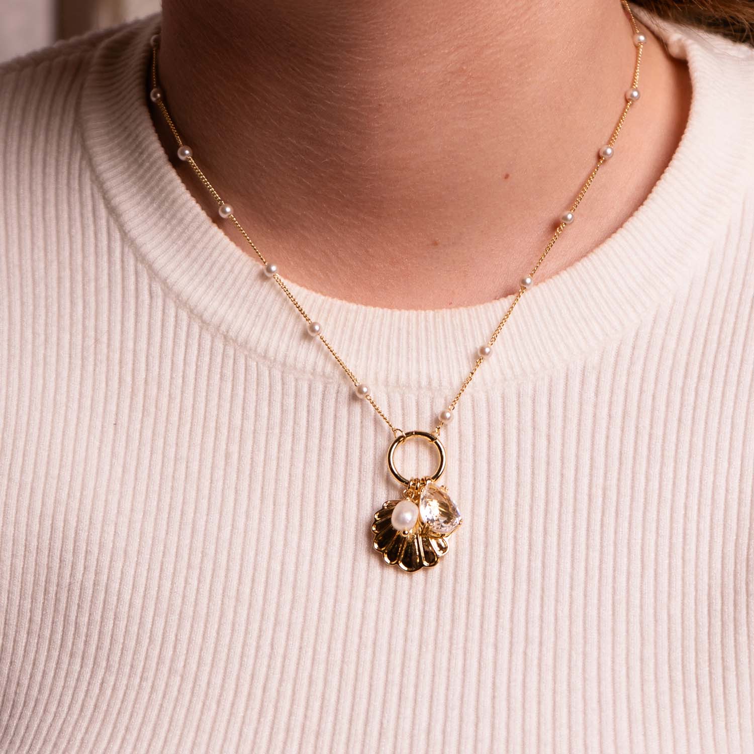 NECKLACE SHELL AND PEARL MULTICHARM 14K GOLD PLATED