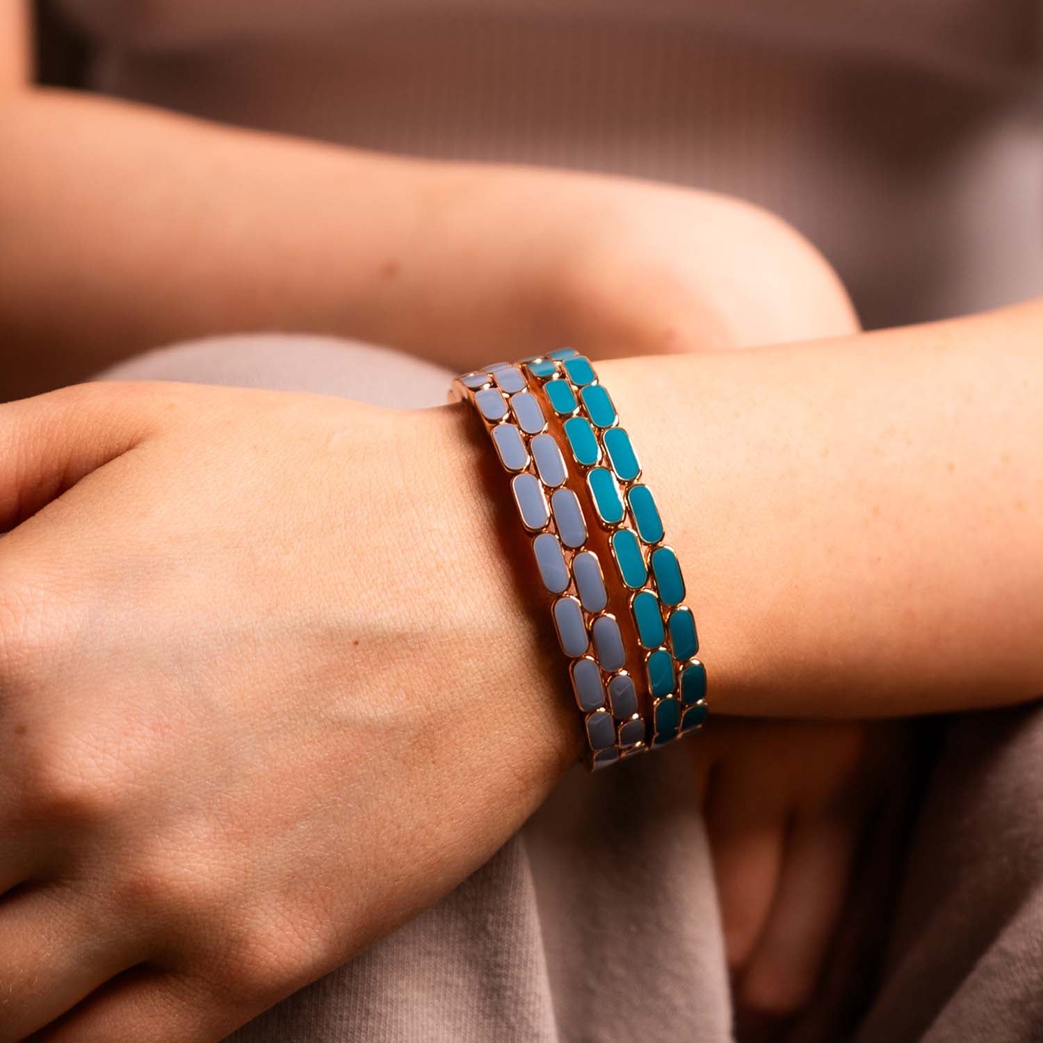 ELASTICATED ENAMEL TILE BRACELET PALE BLUE