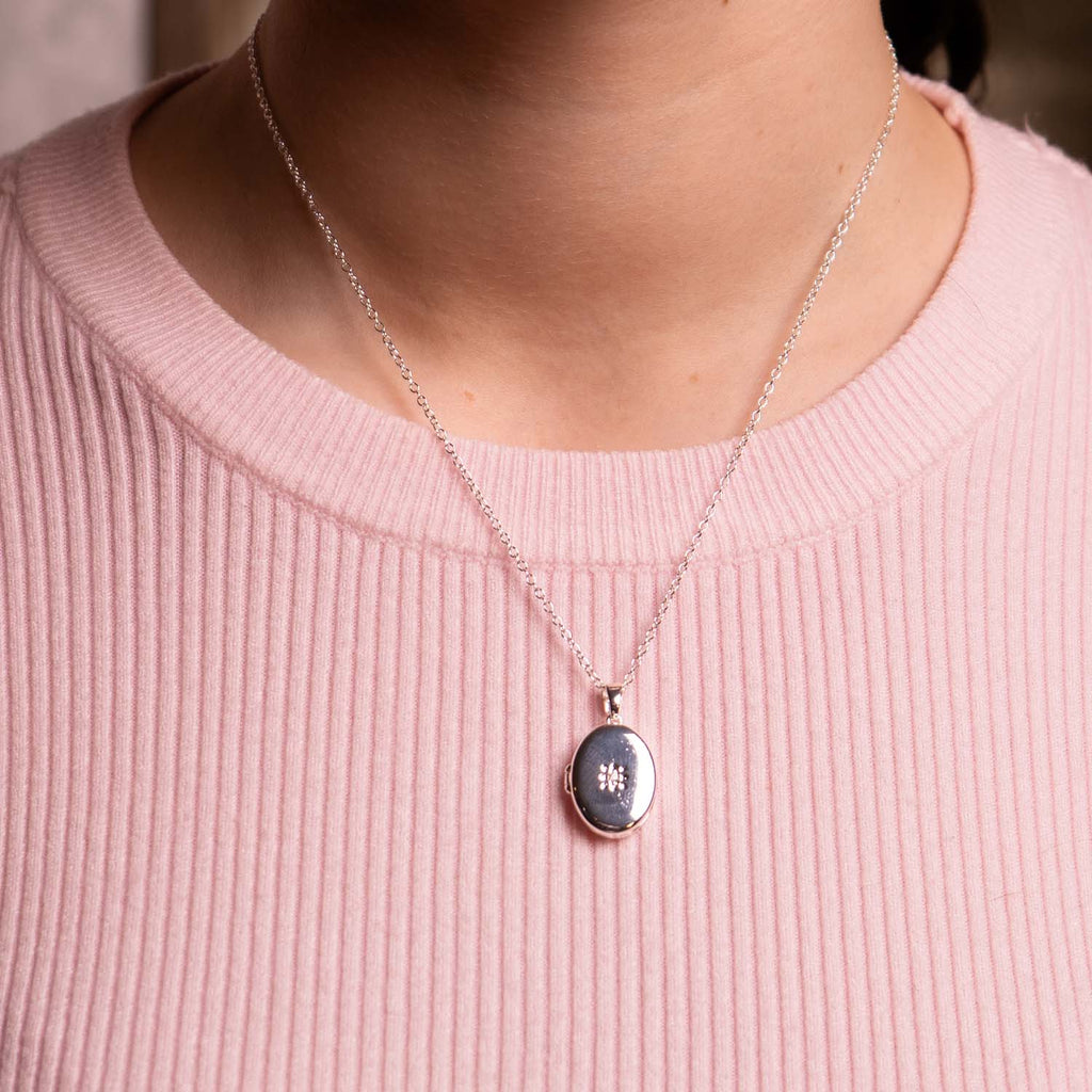 OVAL LOCKET NECKLACE SILVER PLATED