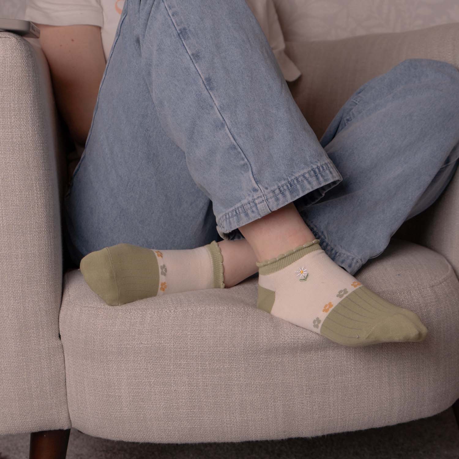 WOMENS COTTON FLORAL TRAINER SOCKS SET OF 5 ASSORTED