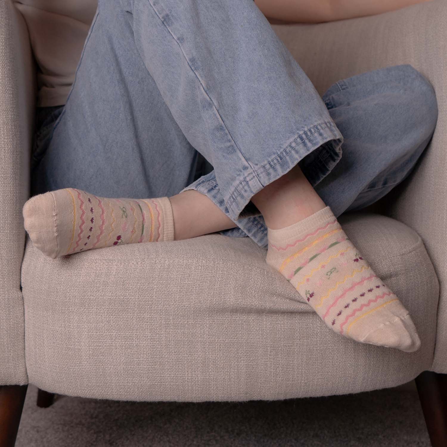 WOMENS COTTON CHERRY TRAINER SOCKS SET OF 4 ASSORTED