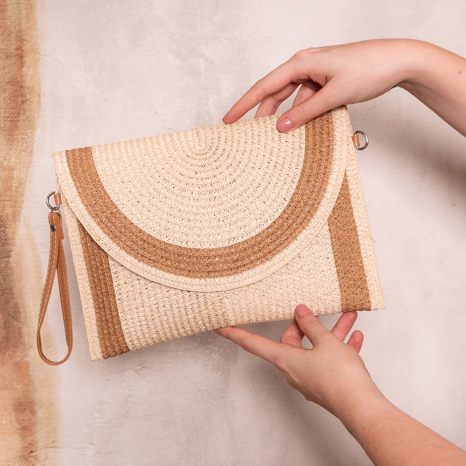 SUMMER STRAW FULLY LINED CLUTCH WITH WRIST STRAP CREAM