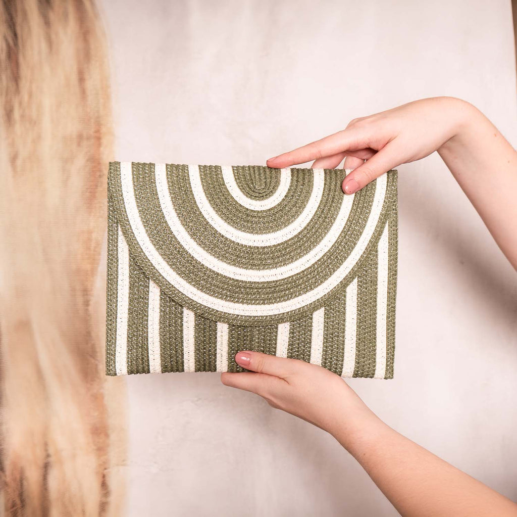 SUMMER STRAW FULLY LINED CLUTCH WITH WRIST STRAP GREEN